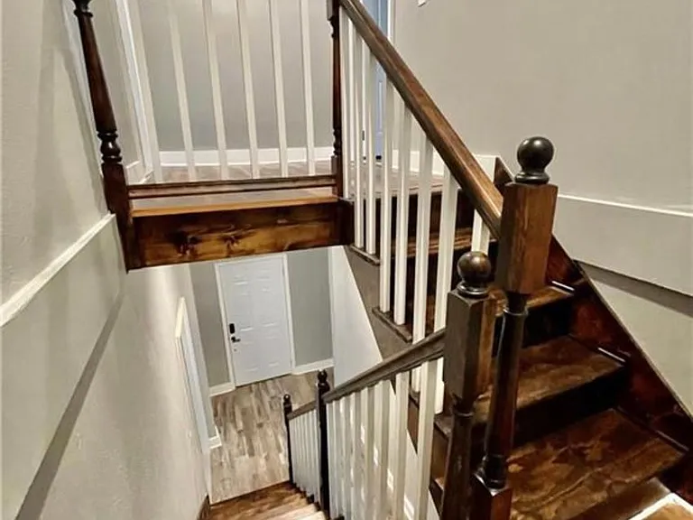 323 N Ash St — Photo 2