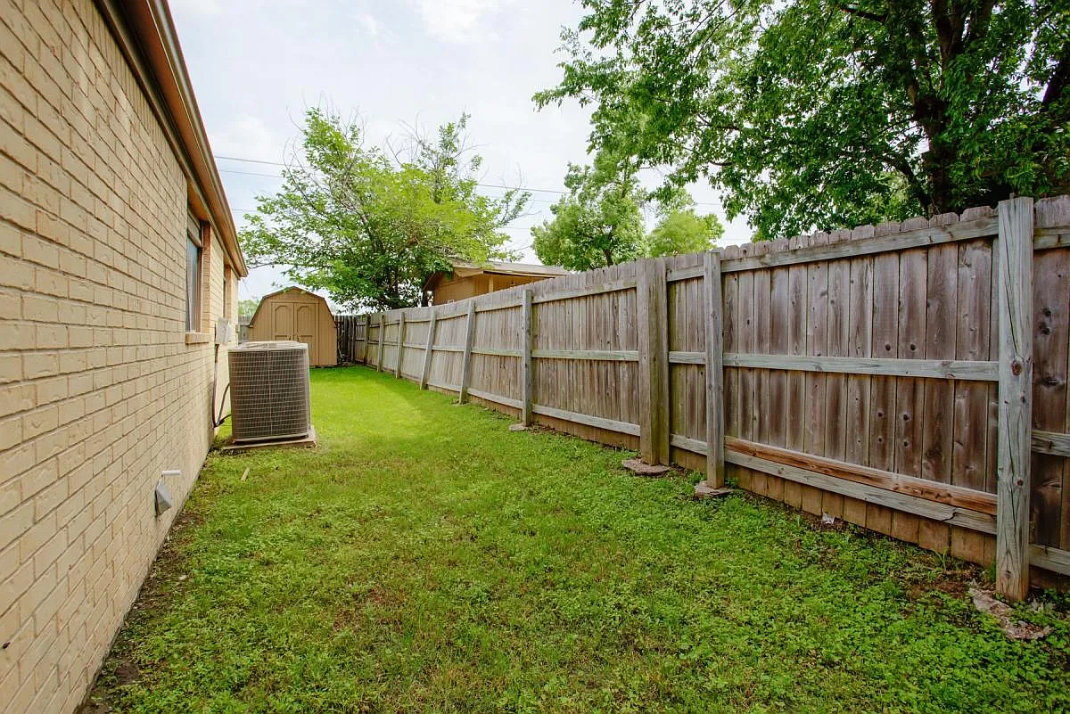 2408 Quail Hollow Drive — Photo 3