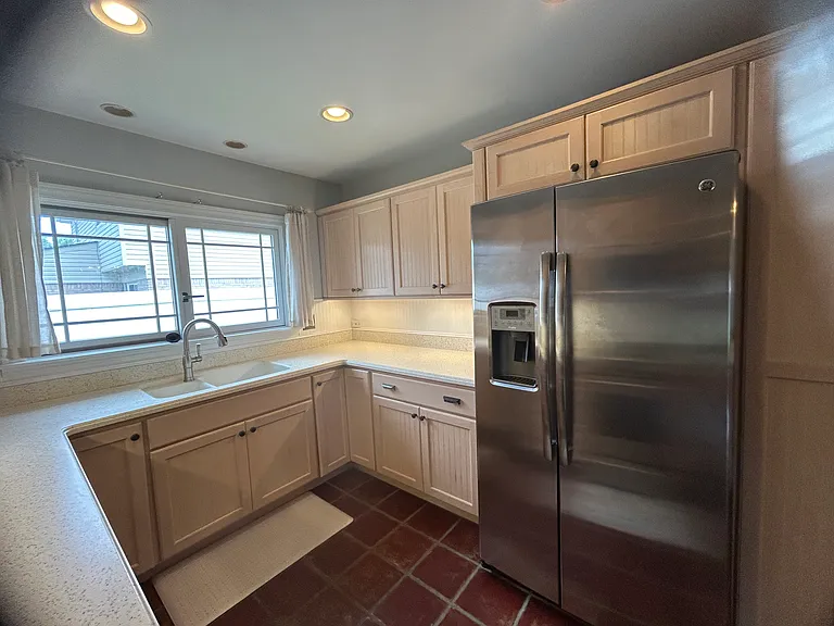 5045 Abington Dr — Photo 9
