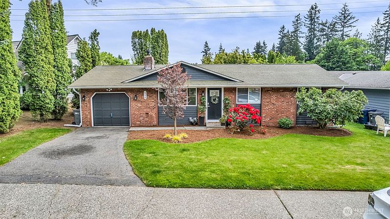 3rd image of 616 212th Street SW
