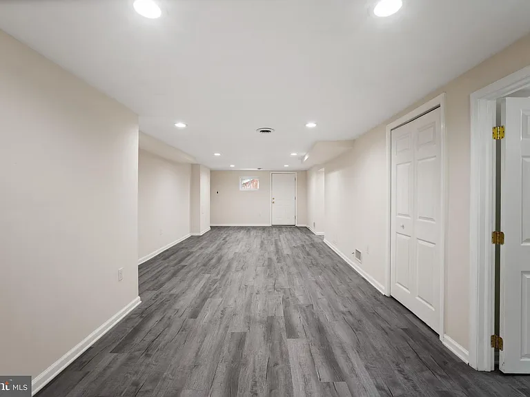 121 Whitmoor Ter — Photo 5