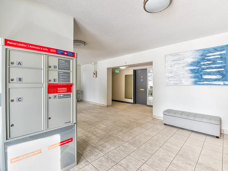 655 Mohawk Rd E — Photo 18