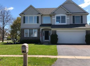 1497 Trailwood Dr, Crystal Lake, IL 60014
