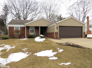 769 Fairway Trails Dr, Brighton, MI 48116