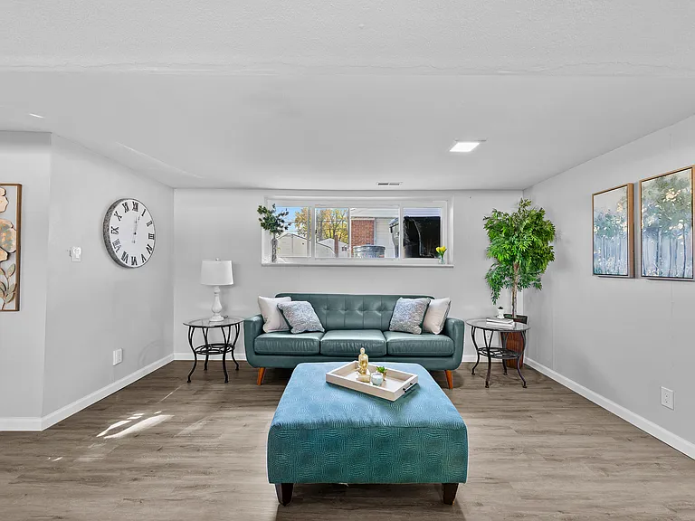 2268 Serra Dr — Photo 15