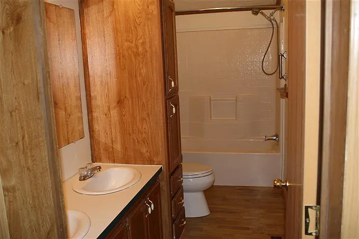 3 bed, 1296 sqft, $900 — Photo 4