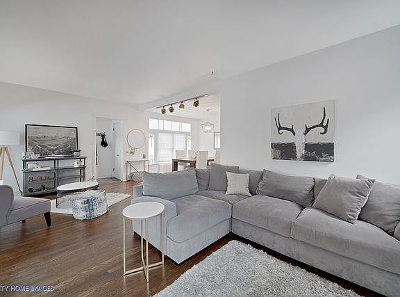 3rd image of 4113 N Leamington Ave