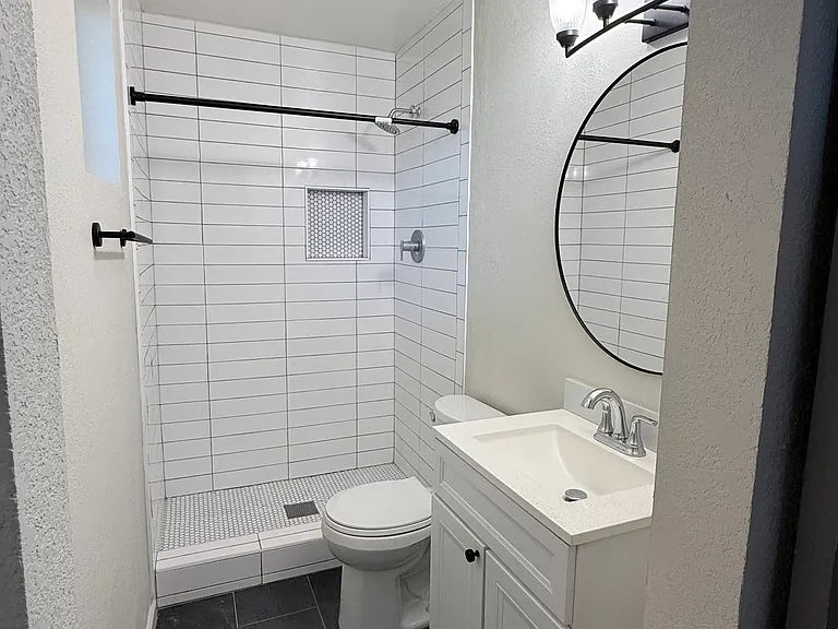 202 E Huntington Dr — Photo 8