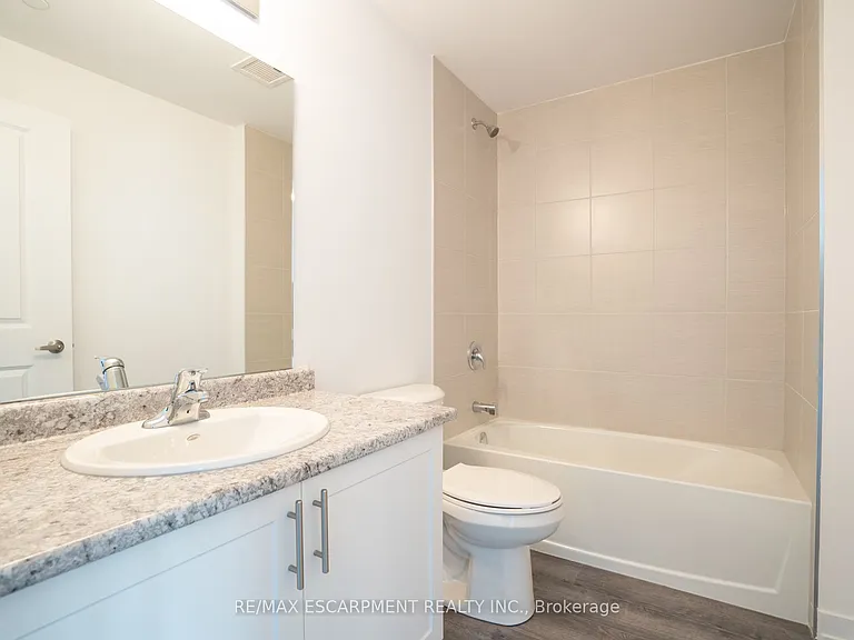 470 Dundas St E #225 — Photo 15