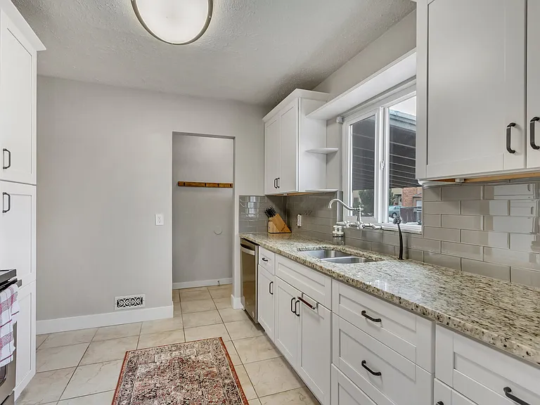 S Highland Dr — Photo 13
