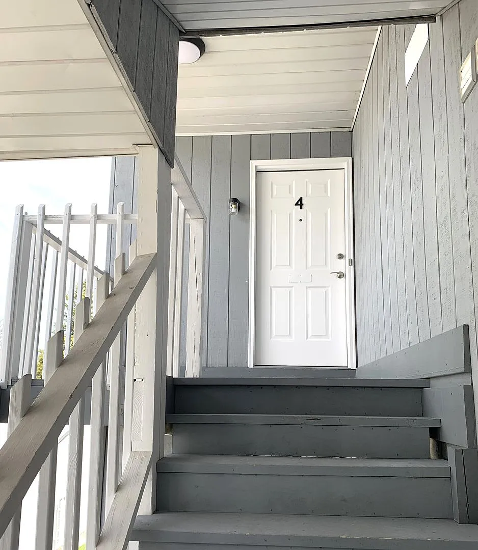253 College Ave — Photo 3