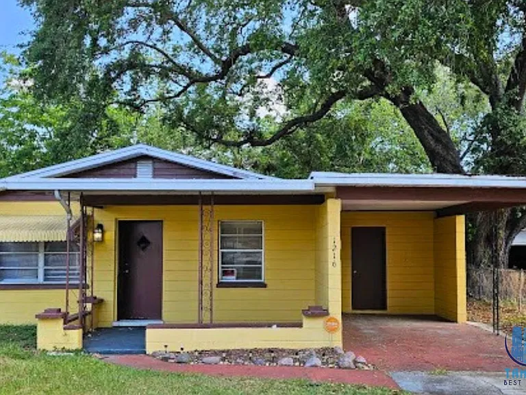1216 E Myrtle St — Photo 1