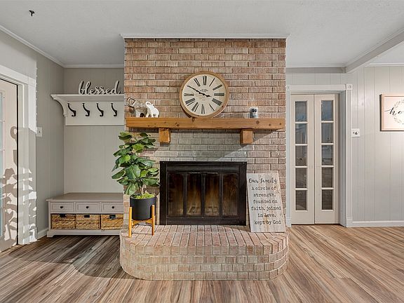 3rd image of 518 Fairway Rd