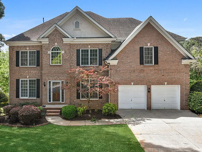 330 Winherst Ln — Photo 1