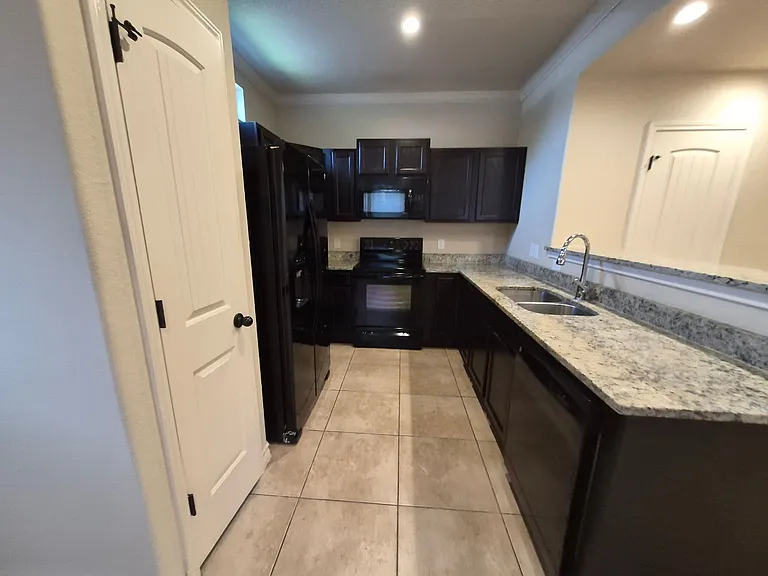 6850 Lakeview Dr #101 — Photo 6