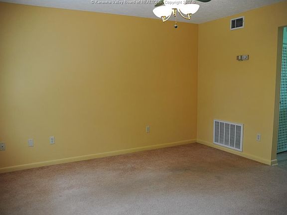 4th image of 396 Kenna Dr
