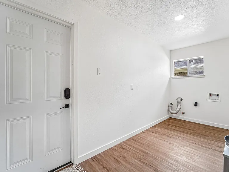 2801 Coy Dr — Photo 23