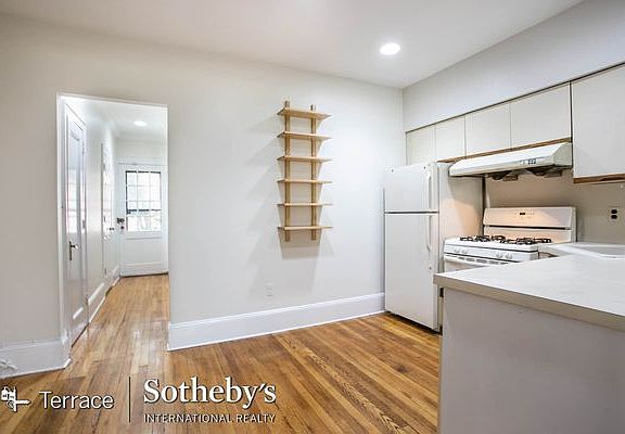 4th image of 386 Burns St Floor 1