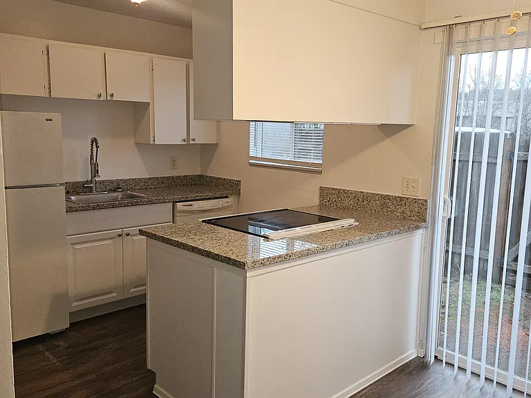 Country Lane Apartments — Photo 4