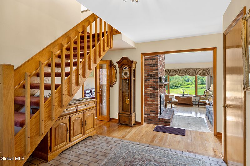 4th image of 659 Putnam Road