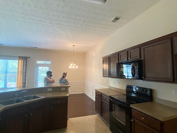 5th image of 207 Green Bridge Ct #207