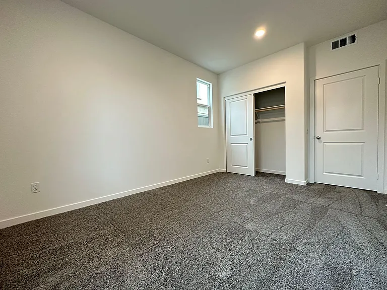 2326 Village Ct — Photo 7