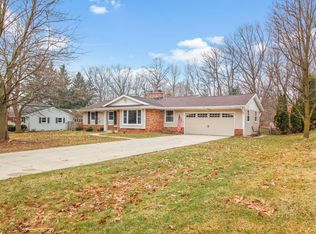 5295 S Oak Ridge Dr, New Berlin, WI 53146