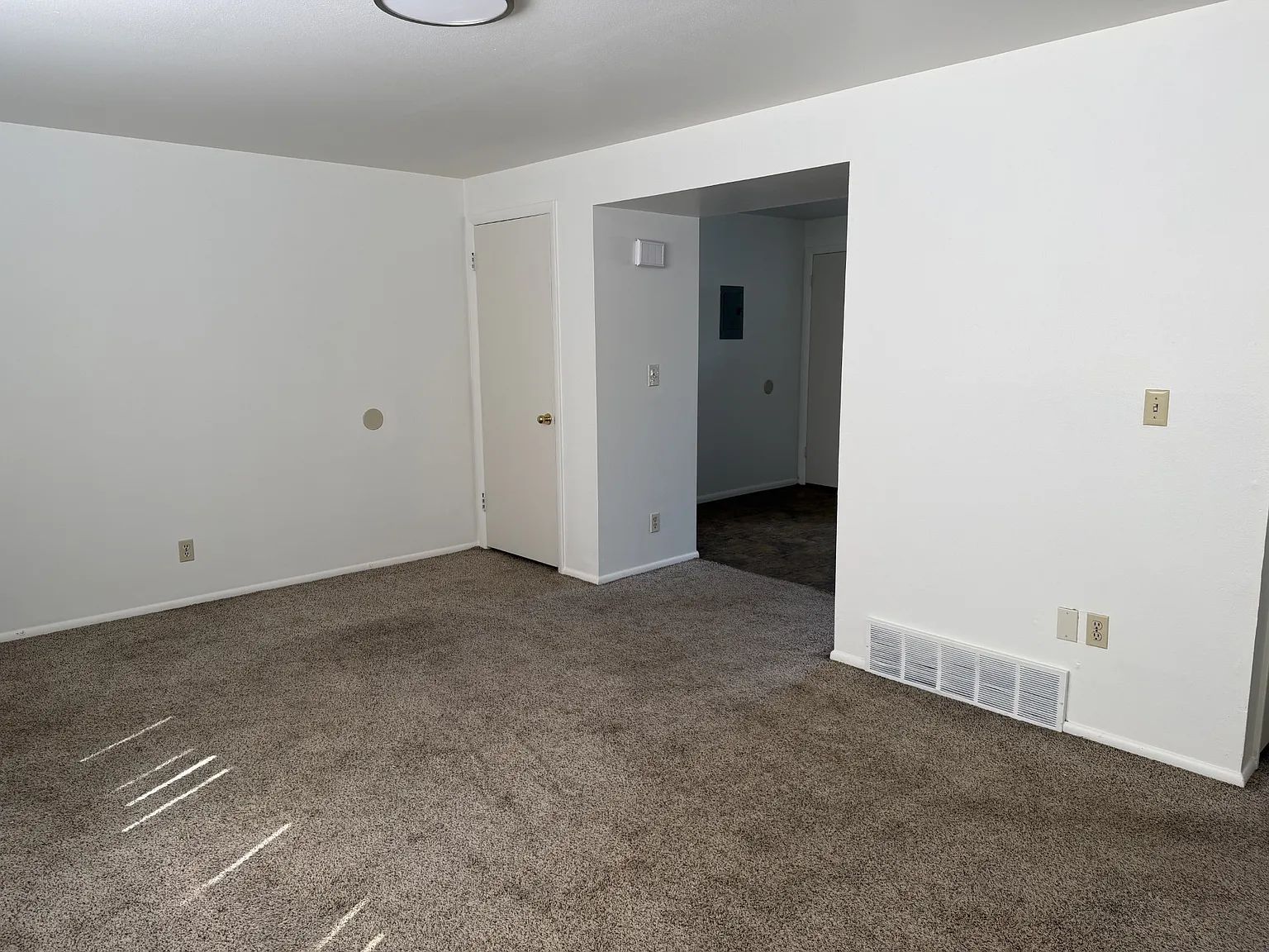 2 bed, 800 sqft, $1,225 — Photo 1