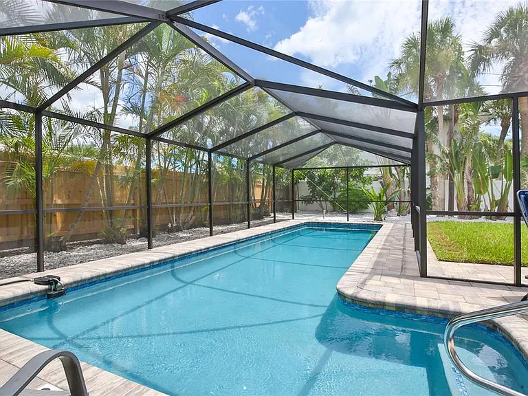 211 Island Cir — Photo 30