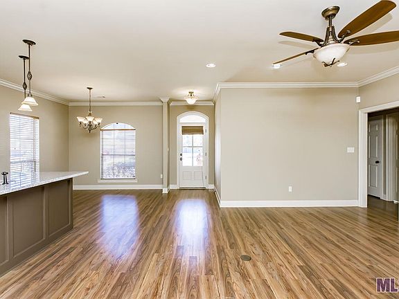 4th image of 6037 Deanne Marie Dr