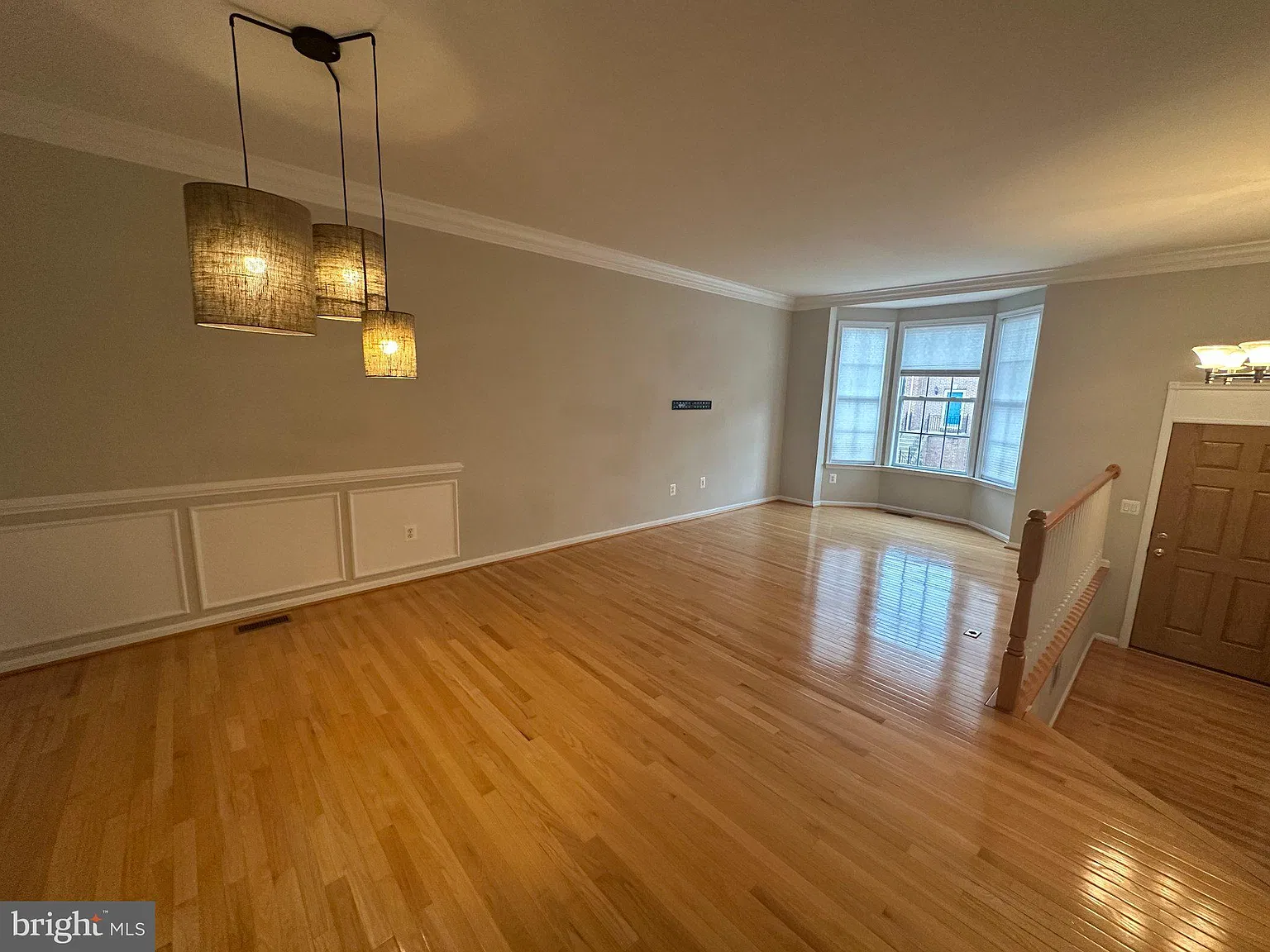 3 bed, 4.0 bath, 2367 sqft, $3,350 — Photo 3