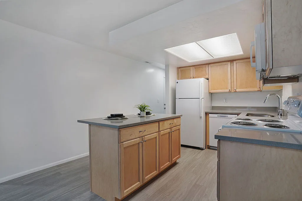 Valley Park Apartments — Photo 3