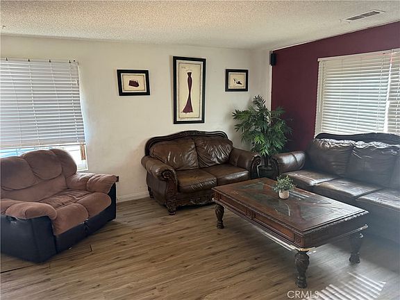 3rd image of 122 E Bowen Rd