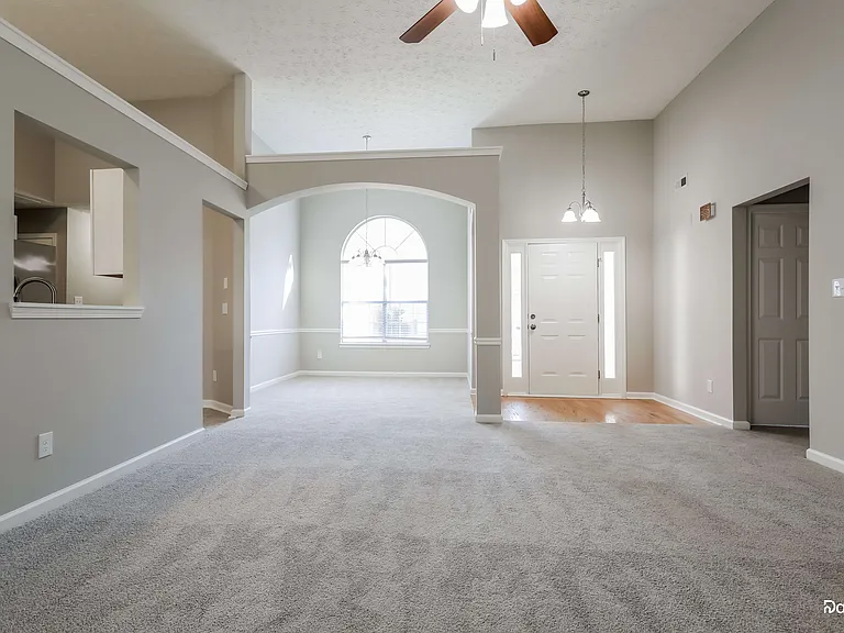 2323 Heatherton Cir — Photo 3