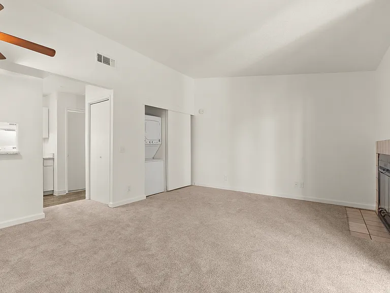 College Glen Apartments — Photo 2
