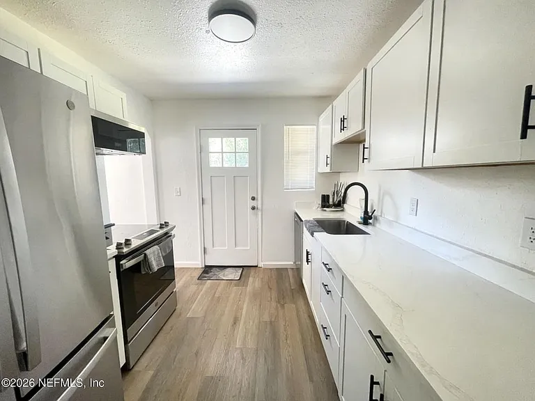 5949 Maple Leaf Dr N — Photo 5