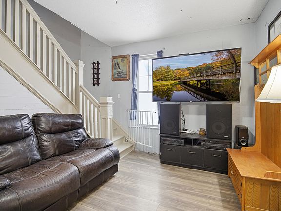 3rd image of 309 Grove St