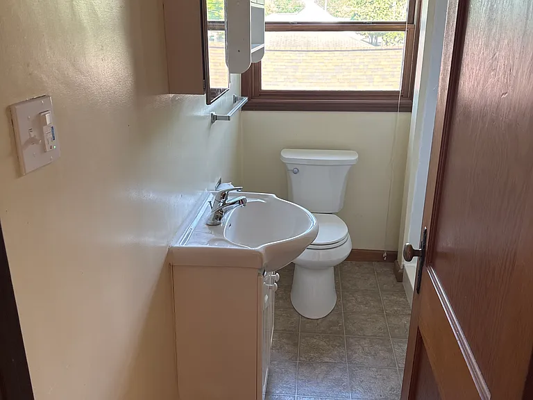 304 1/2 S Maple St #304-1/2 — Photo 9