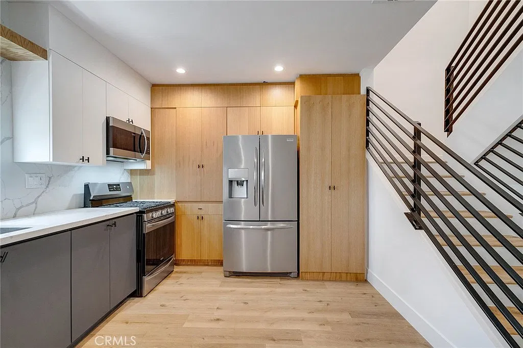 2 bed, 1200 sqft, $3,250 — Photo 4