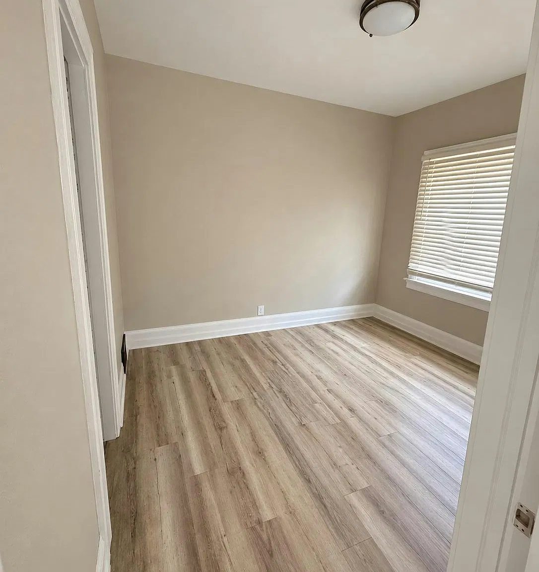 2128 West Atkinson Avenue — Photo 4