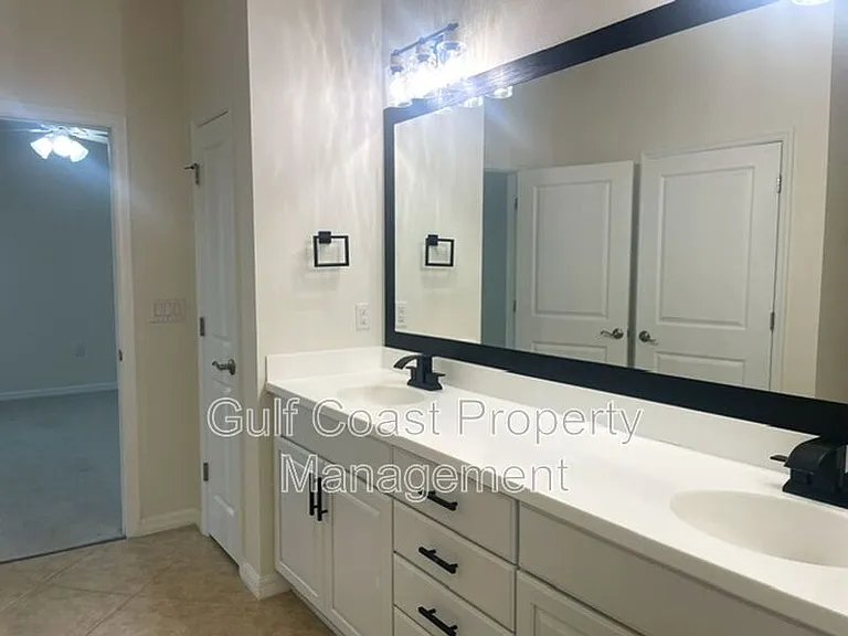 10485 Crooked Creek Dr — Photo 24