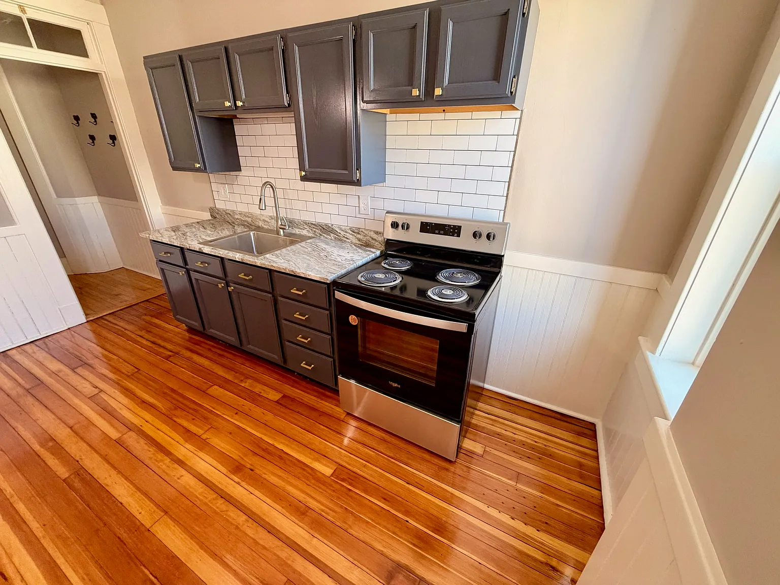 4 bed, 954 sqft, $3,550 — Photo 1
