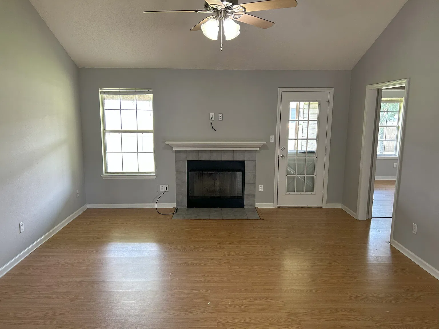 Reabok Circle Southwest 2605 - 1 — Photo 4