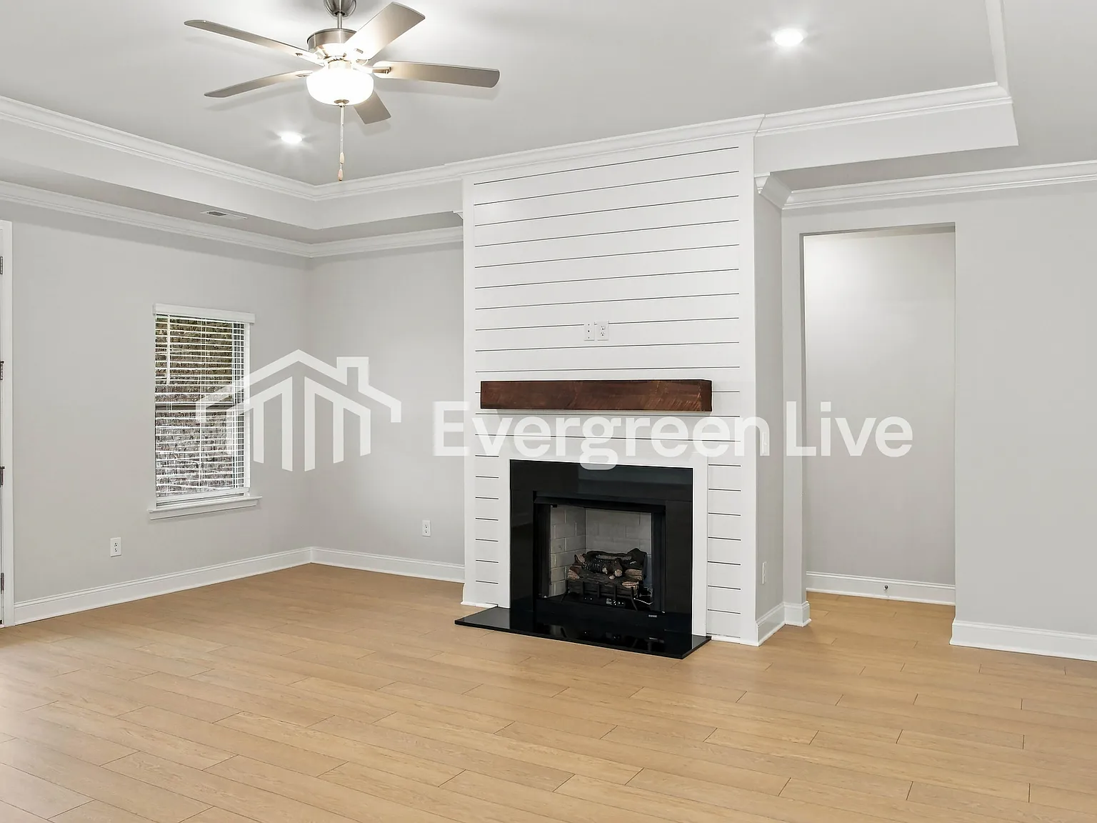 4 bed, 3.0 bath, 2828 sqft, $2,345 — Photo 3