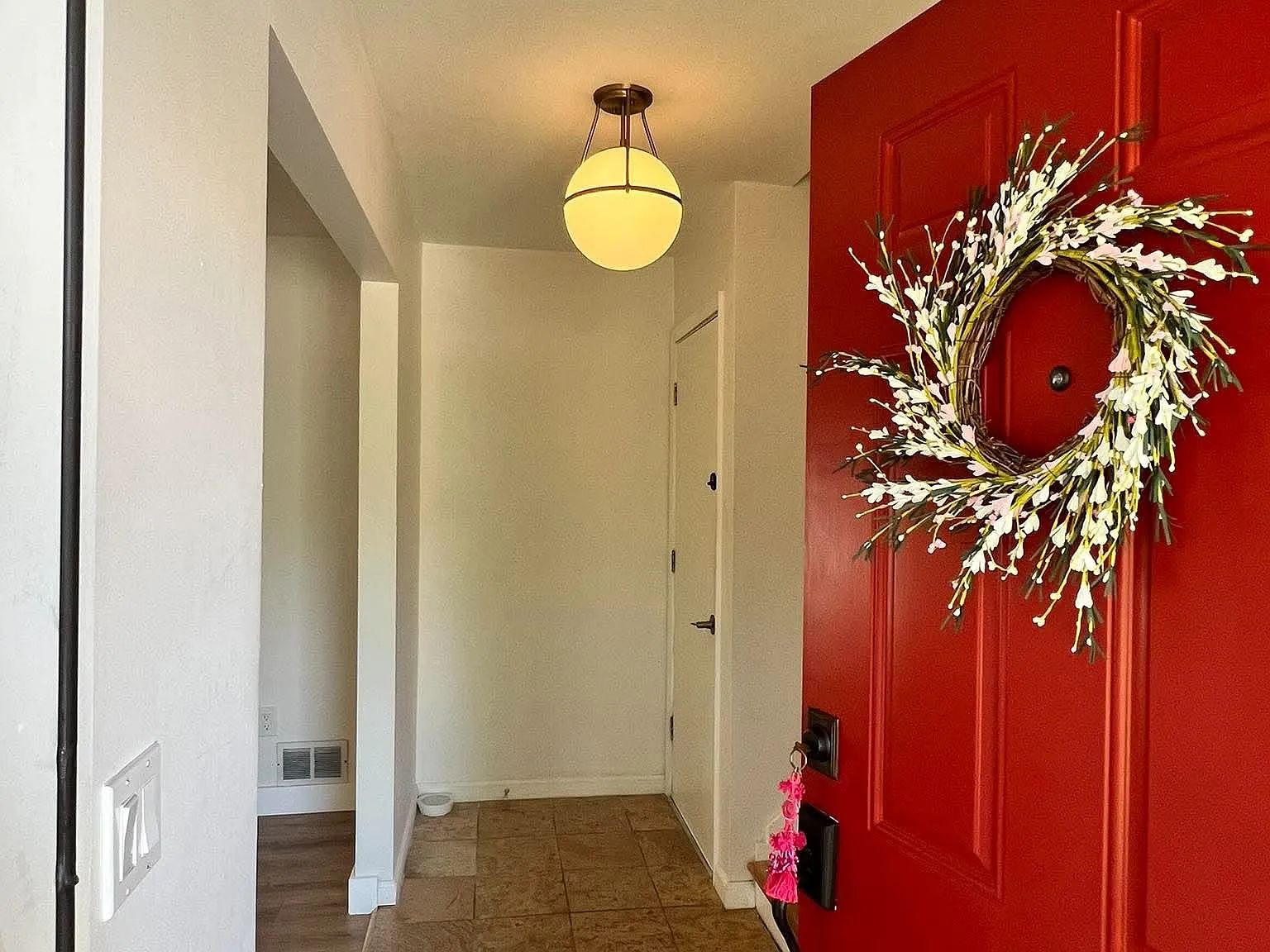 3 bed, 1700 sqft, $2,000 — Photo 2