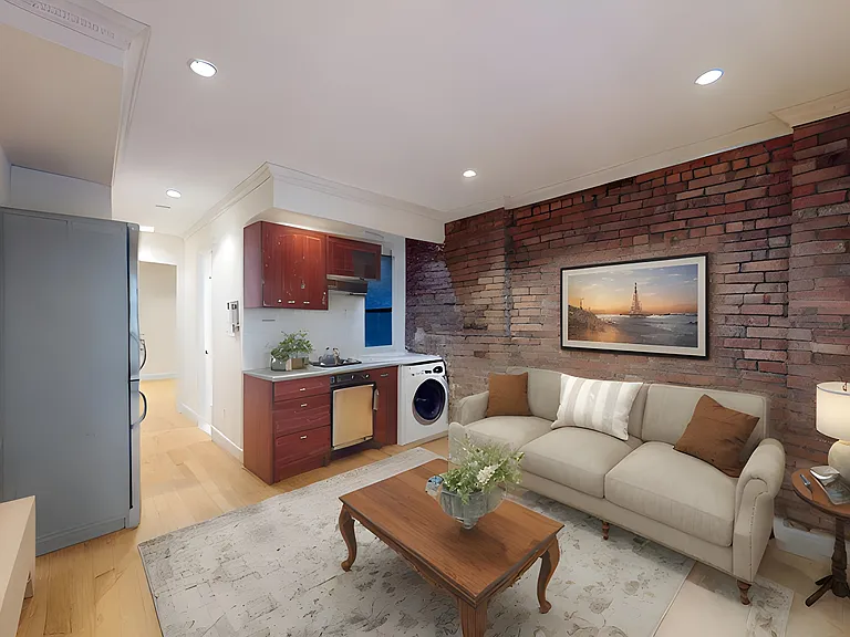 610 E 9th St #9 — Photo 1