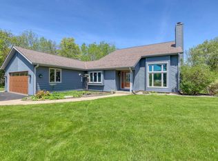 N2W31920 Twin Oaks Dr, Town of delafield, WI 53018