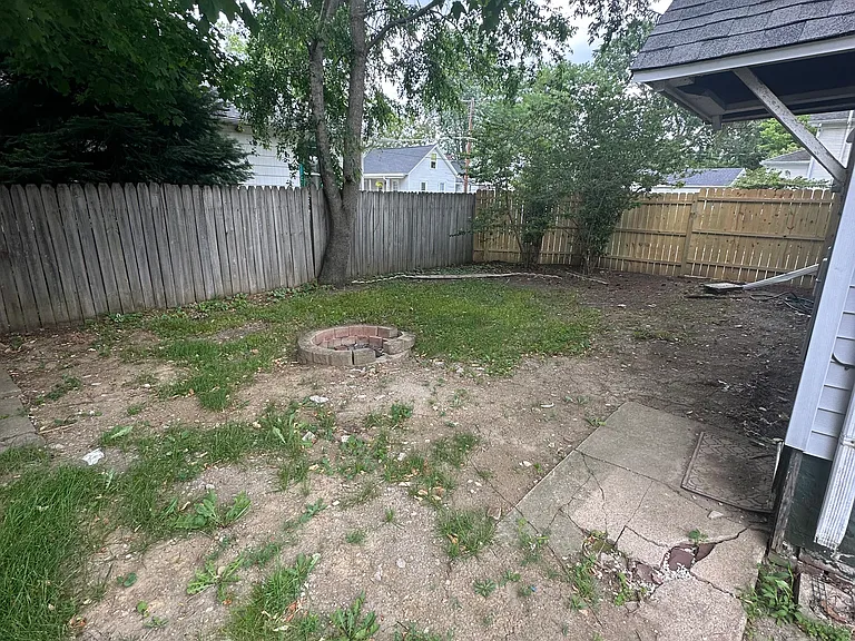 108 E Oregon St — Photo 3