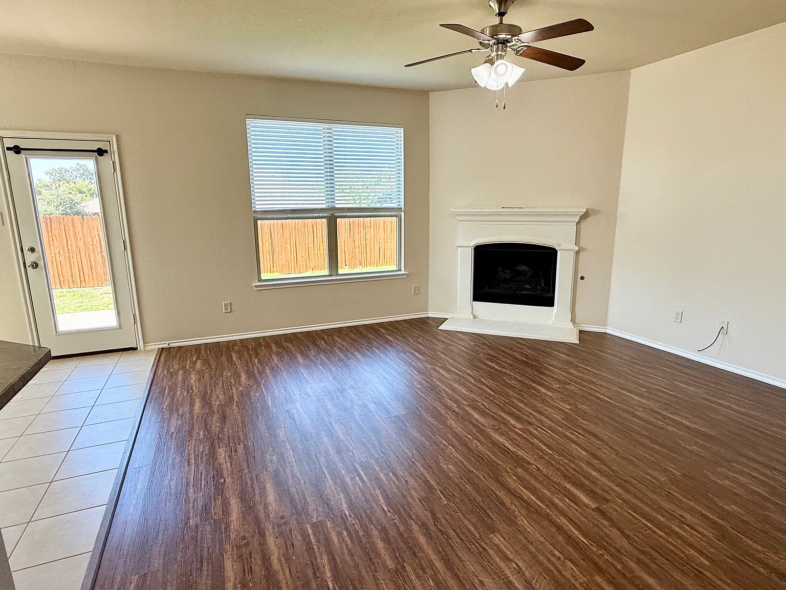 4 bed, 2.5 bath, 2346 sqft, $2,130 — Photo 3