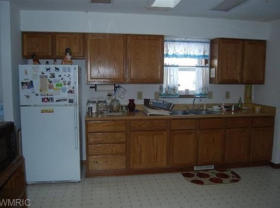 2nd image of 881 S Main St